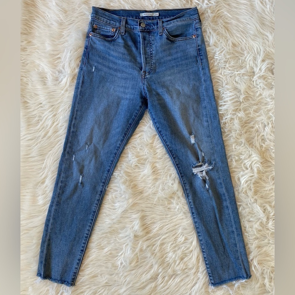 Levi's ~ Women’s Wedgie Skinny Denim Jeans Button Fly Blue Medium Wash Size W 29